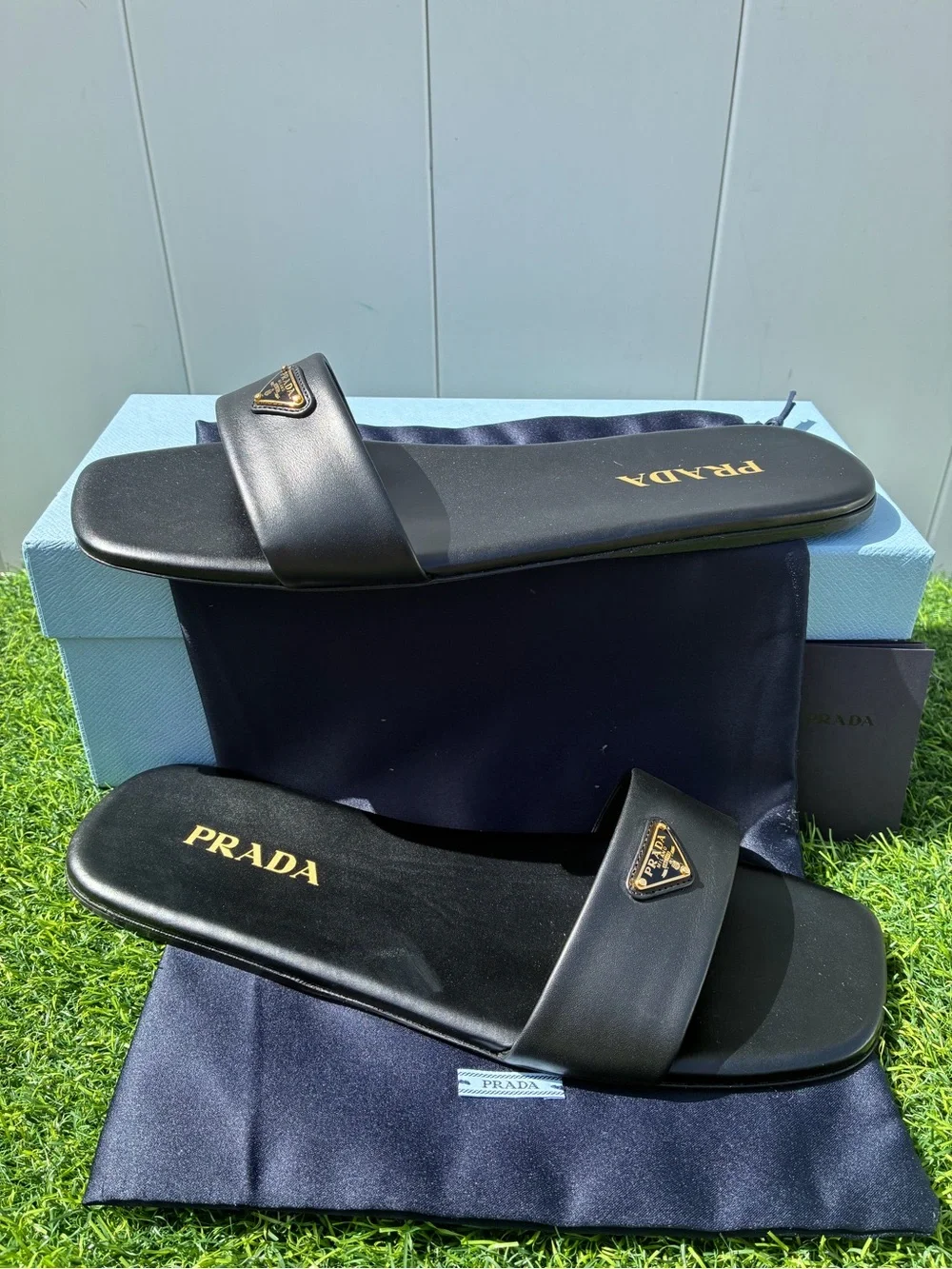PRADA SLIDE SANDAL MULE BLACK LEATHER WITH METAL TRIANGLE LOGO SZ 39 NEW